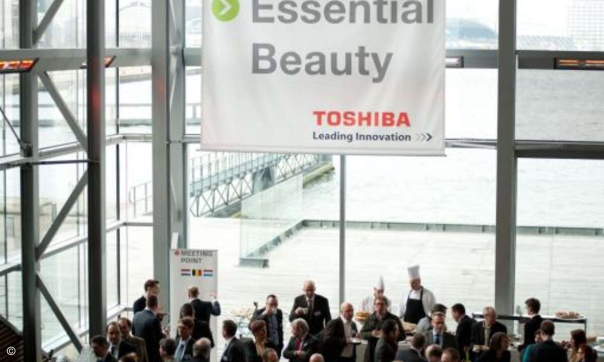 Das futuristische Gebäude der Muziekgebouw in Amsterdam bot den passenden Rahmen für den Toshiba Partner- und Kundenevent (Bild: Toshiba)
