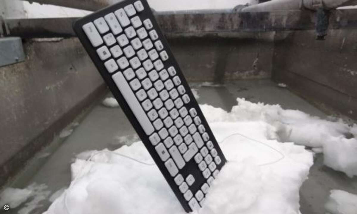 Phase 3: Logitech on Ice: Was mit Wasser kann, sollte doch auch mit Eis kein Problem sein. (Bild: Lars Bube)