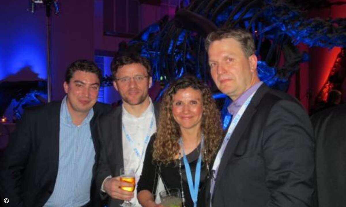Beste Laune bei Marc Rübertus (EMC), Piotr Staczek (Antauris), Helena Fink (EMC) und Erwin Leichter (Antauris)