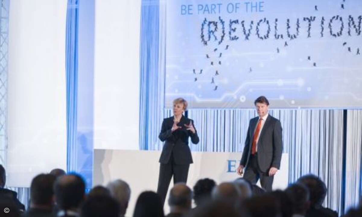 Geschäftsführerin Sabine Bendiek und Channel-Chef Martin Böker bei ihrer Keynote