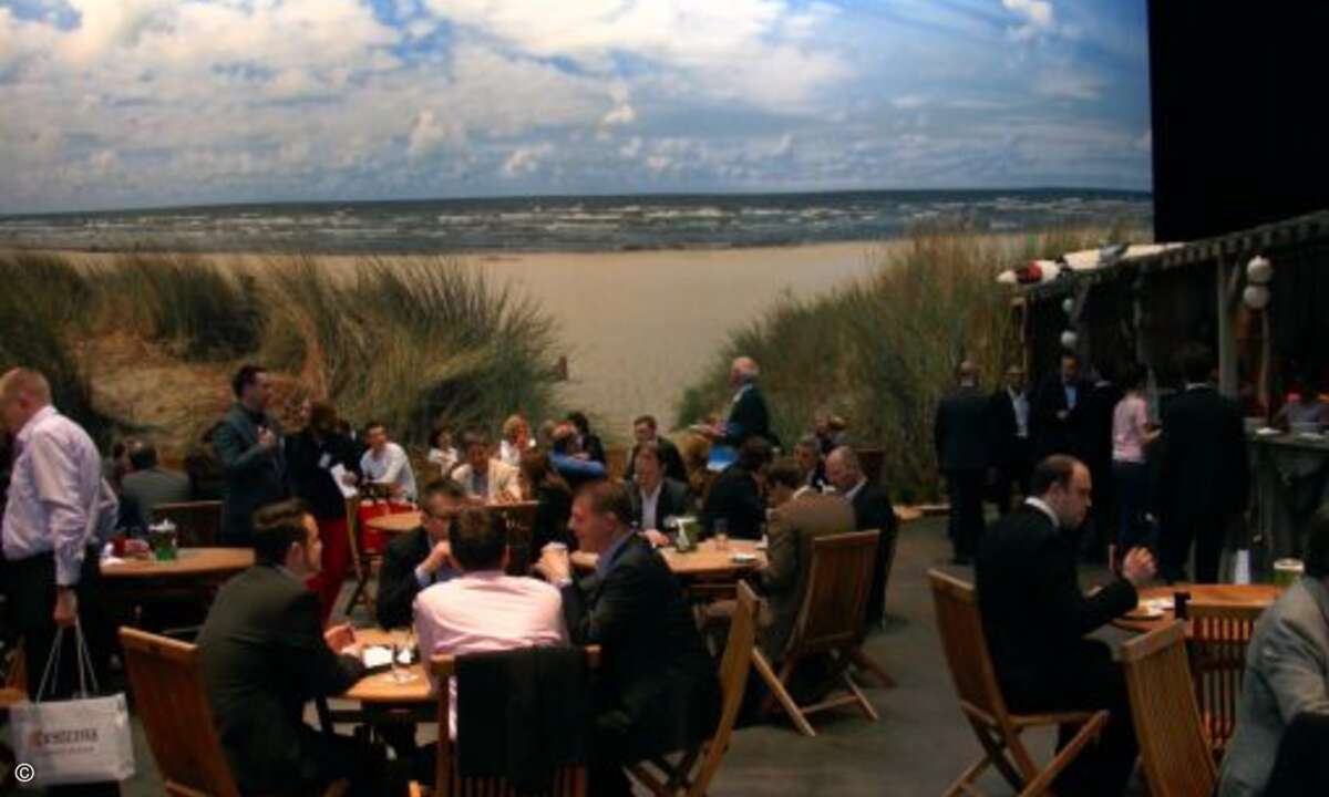 Die Messe gab sich ein Beach-Feeling (Bild: CRN)