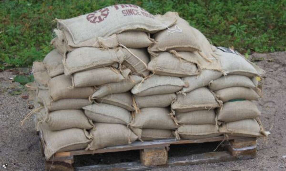 Platz 7: Sandsäcke - natürlich so viele sie tragen können. Ein wirklich tolles Geschenk. Egal, ob die nächste Flut kommt oder der neue Sandkasten. (Bild: bestfoto95, fotolia.com)