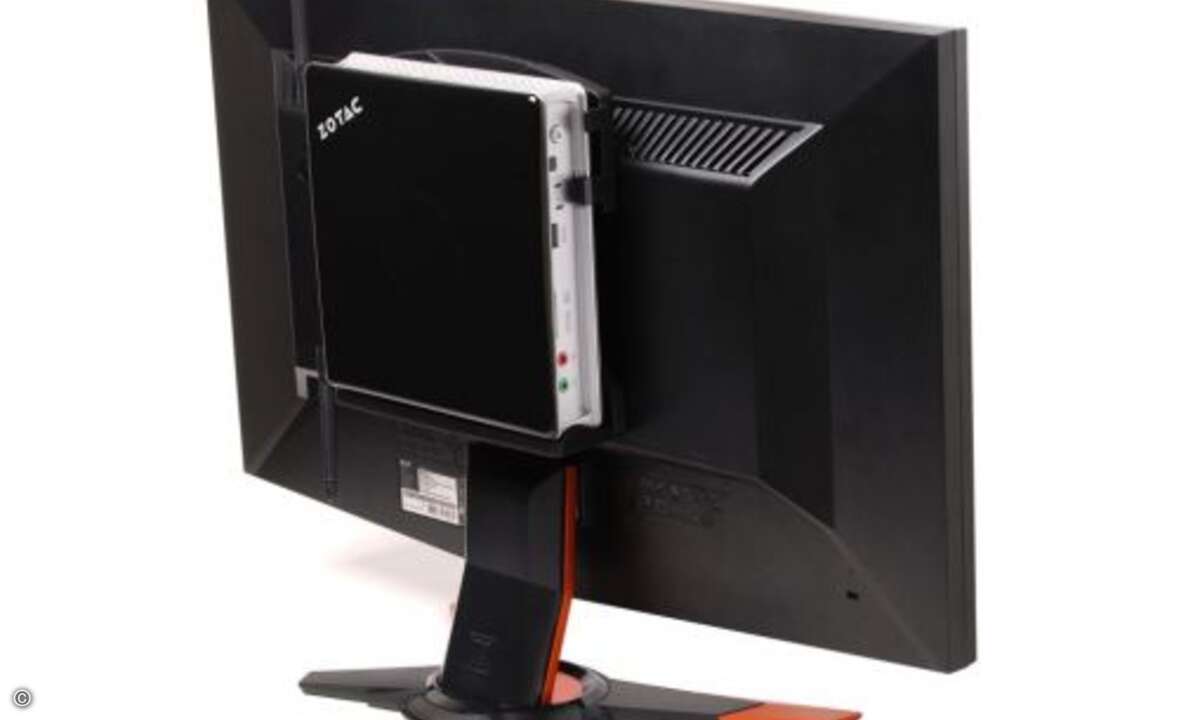 ... lässt sich die Zbox auch platzsparend hinter dem Monitor verbergen © Zotac