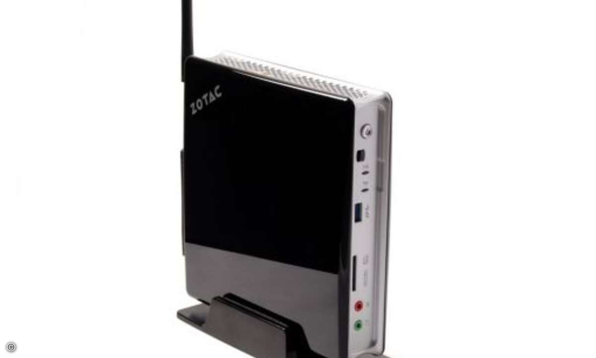 Zum aufrechten Stellen ist auch ein Standfuß mit im Gepäck © Zotac