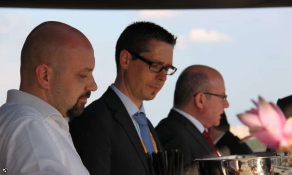 Lars Dietrichkeit von Innovaphone mit Jochen Heueck von EXNW (Bild: Exclusive Networks)