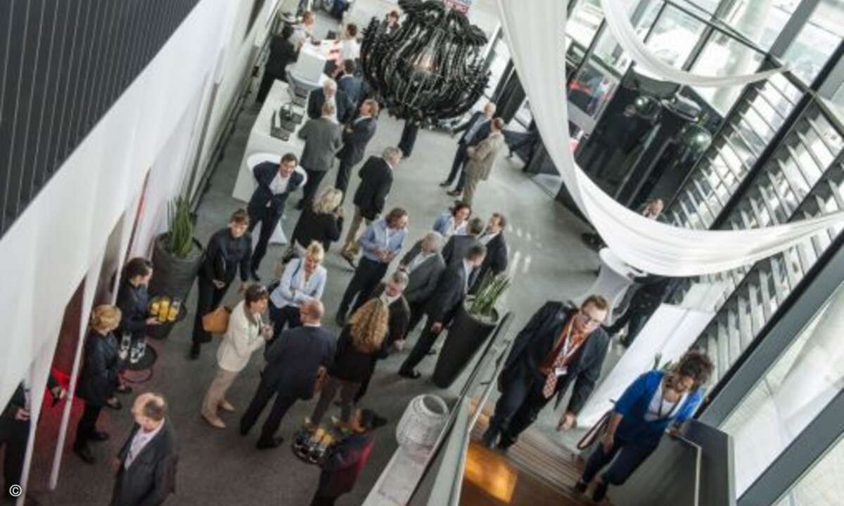 Stylishe Location - Lenovo lud zum Channel Event in den Frankfurter Westhafenpier (Bild: Lenovo)