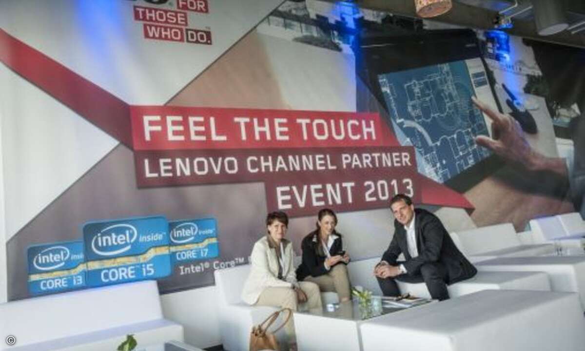 Networking in coolem Ambiente (Bild: Lenovo)