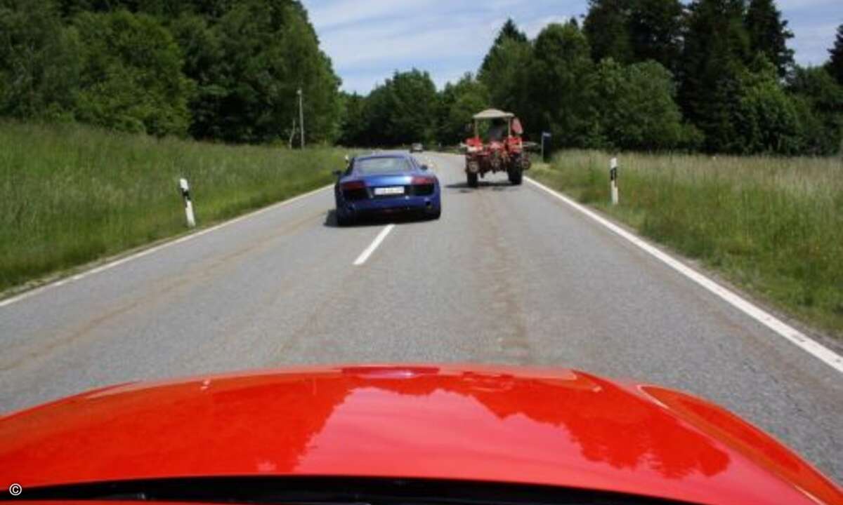 Auf geht’s durch den Bayerwald: Mit kleinen Hindernissen muss hier gerechnet werden, die dank der Leistung unter der Motorhaube kein Problem darstellen