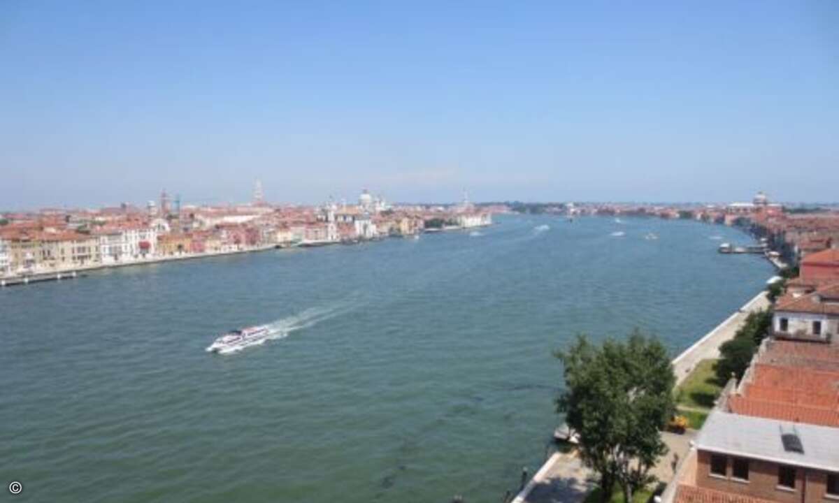 von der Dachterrasse des Hotels aus