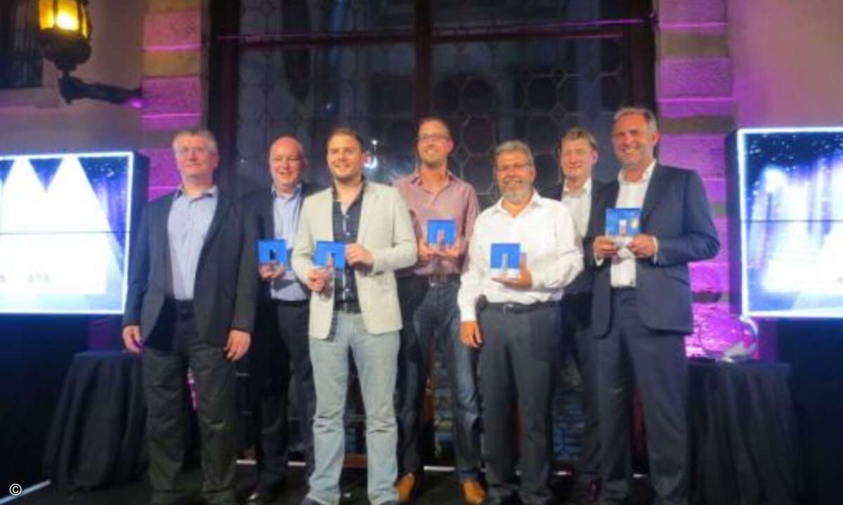 So sehen Sieger aus: Die Gewinner der Partner Awards posieren fürs Gruppenfoto
