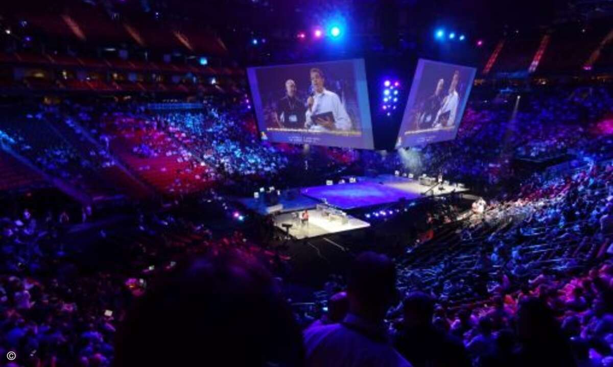 ... im gut gefüllten Toyota Center, dem Stadion der Houston Rockets. (Bild: CRN)