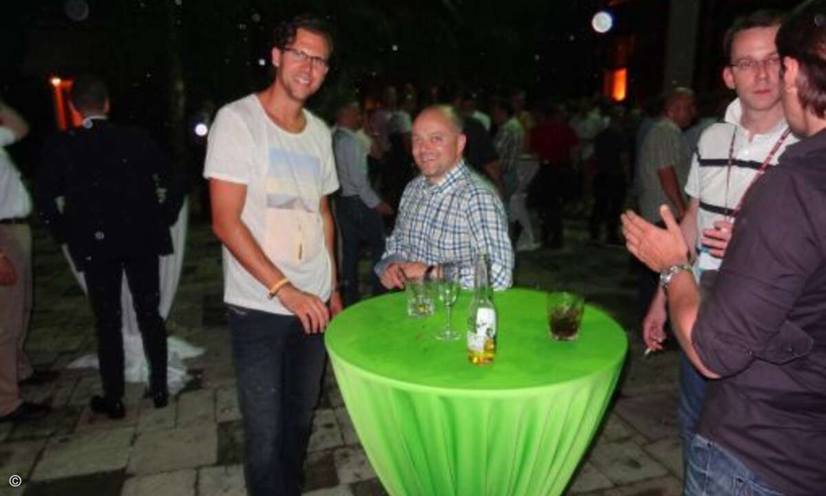 Micael Schunger (l., Comsoft Direct) genoss die Möglichkeit zum entspannten Networking. (Bild: CRN)