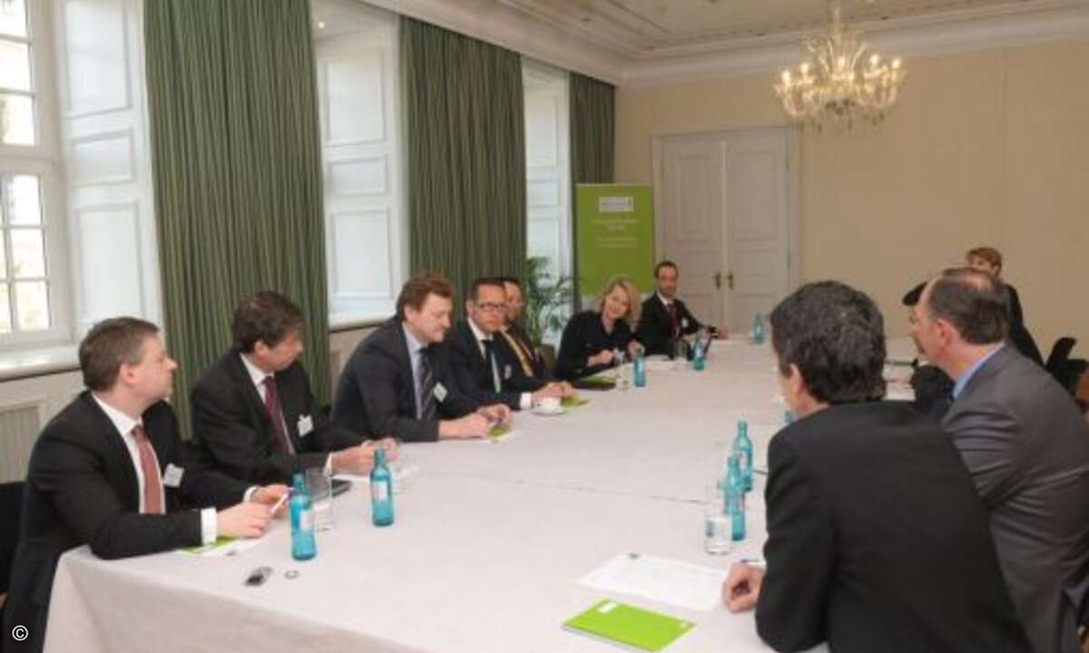 Vertreter von Partnern und Distributoren diskutierten mit der Dell Geschäftsführung (Bild: Dell)