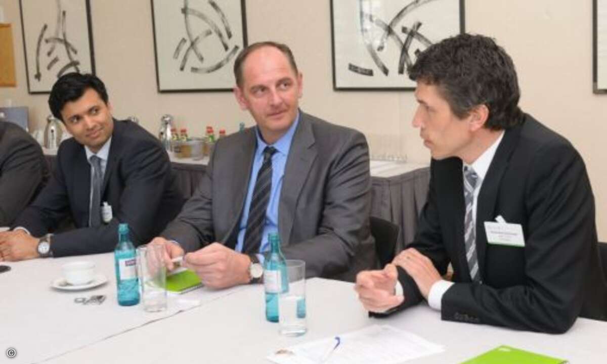 Dells Consumer-Chef Sanjay Tyagi, Thomas Bleeker, Director Value Added Distribution EMEA, und Reinhard Schroers, Janz IT (von links)
(Bild: Dell)