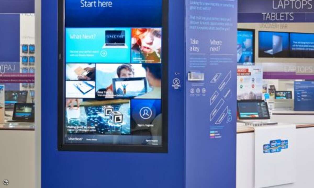 Am Ladeneingang erwartet die Besucher ein interaktives Schild, das als Wegweiser, Einkaufsberater oder Kommunikationskanal fungieren kann (Bild: Intel)