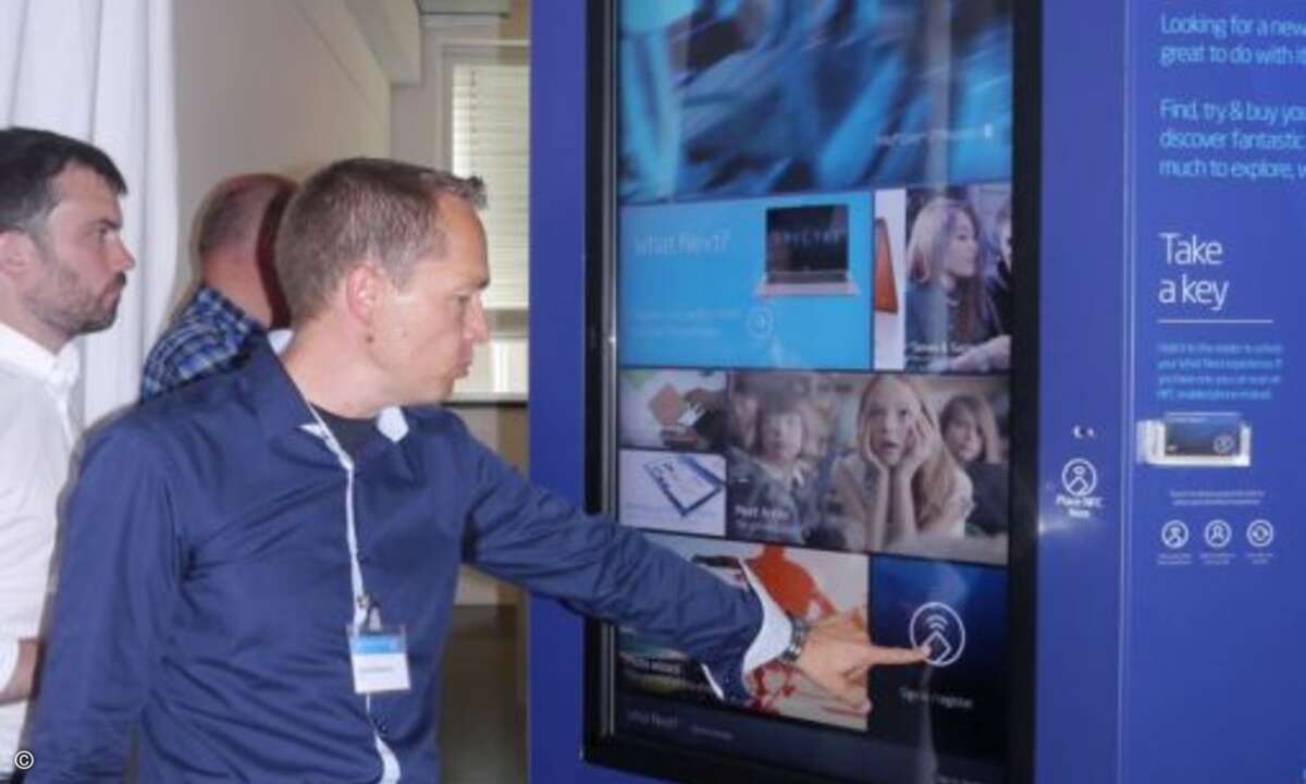Hier checkt der Kunde´mit seiner email-Adresse oder per Smartphone ein (Bild: CRN)