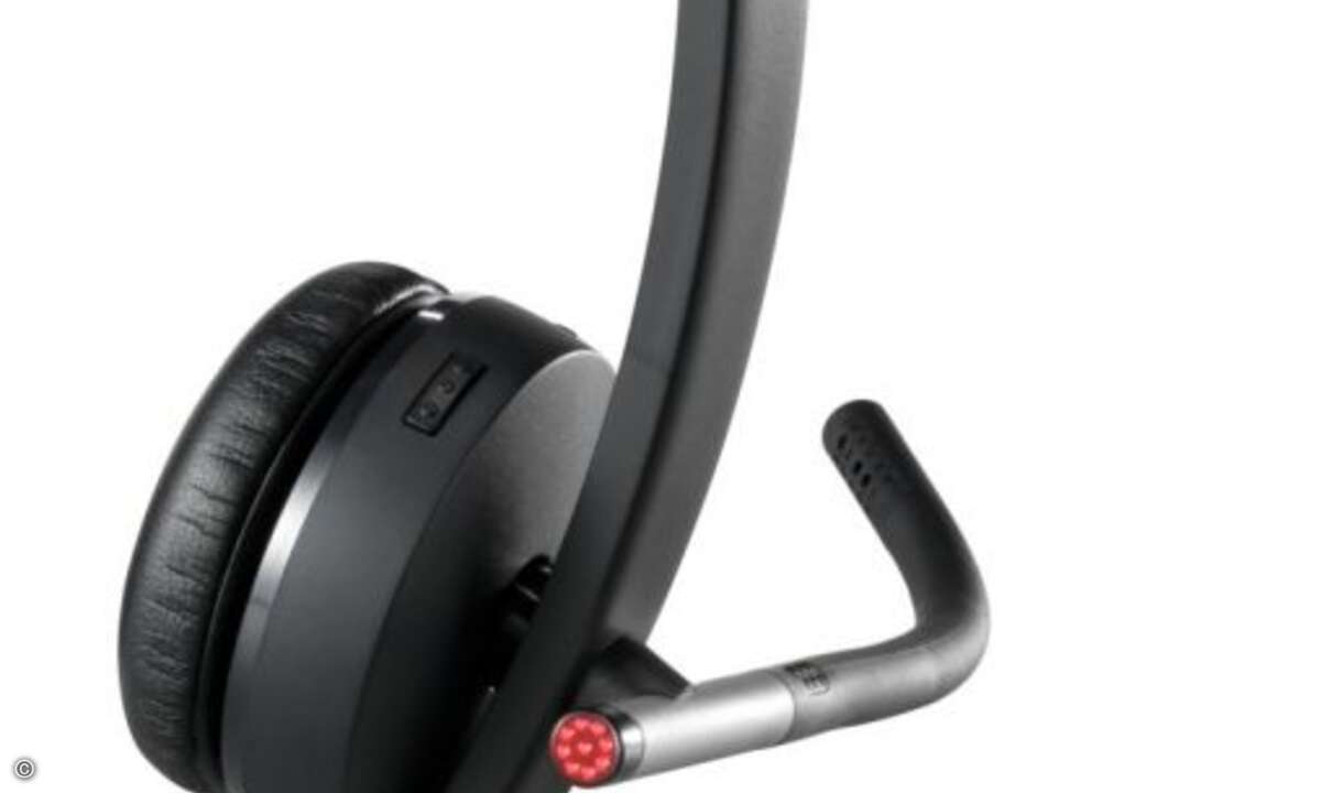 Eine LED-Leuchte signalisiert, ob der Nutzer gerade kommuniziert. (Foto: Logitech)