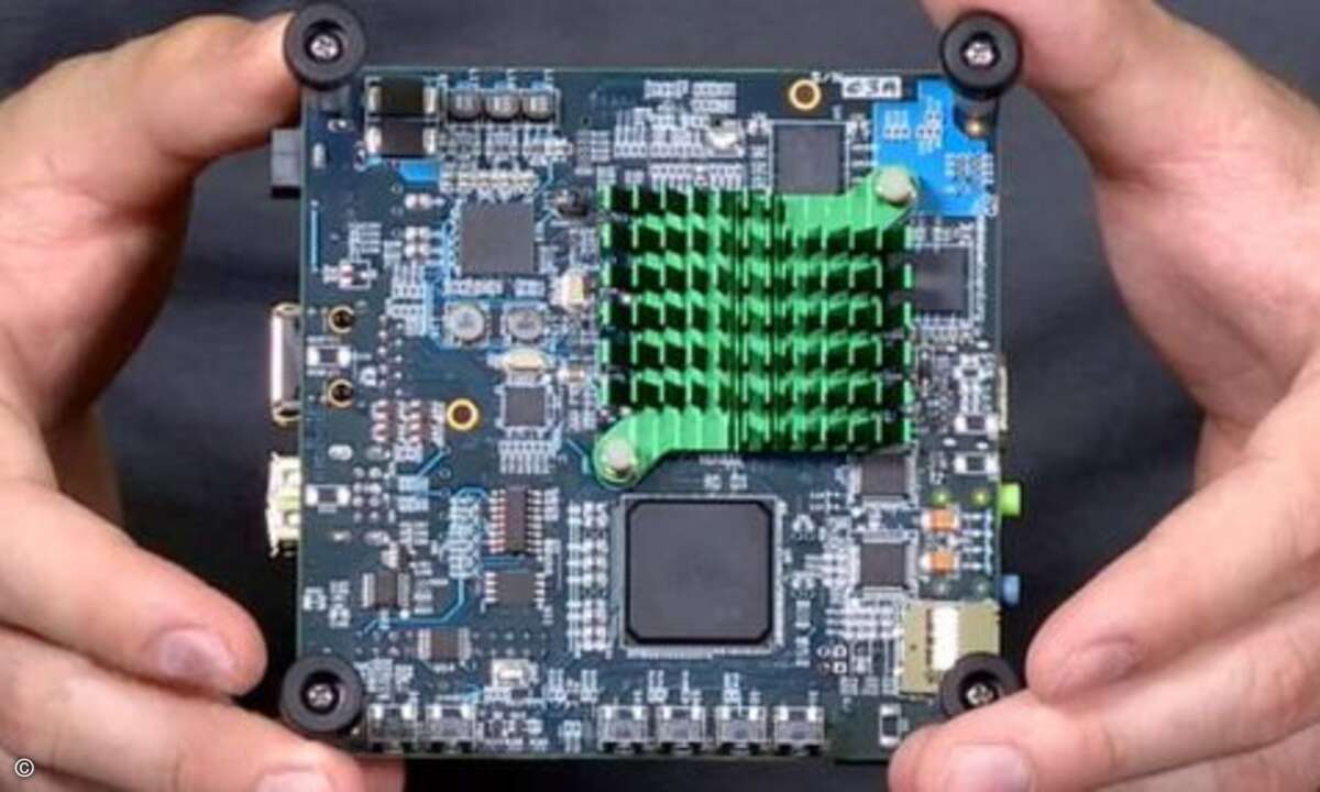 Er soll der kostengünstige Einstieg in die Intel-Architektur für den Embedded-Markt sein: Der Ein-Platinen-Computer »MinnowBoard«. Das Herzstück bildet der Intel Atom E640 (32 Bit), der auf 1 GHz getaktet ist und mit einer integrierten Grafikeinheit