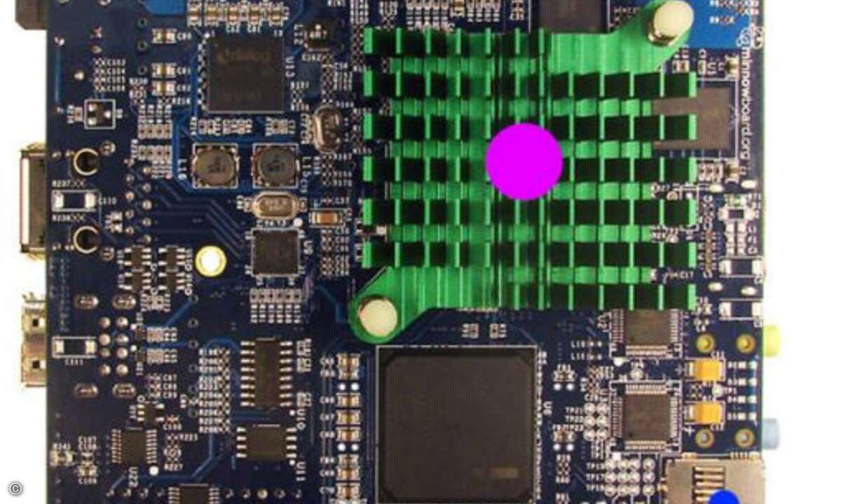 Auf der Unterseite befinden sich diese Bauteile – pink: Intel Atom E640 (1 GHz, 32 Bit), blau: Micro-SD-Karten-Slot, grün: User Switches, rot: Power-Knopf, gelb: Reset-Knopf. (Bild: minnowboard.org)