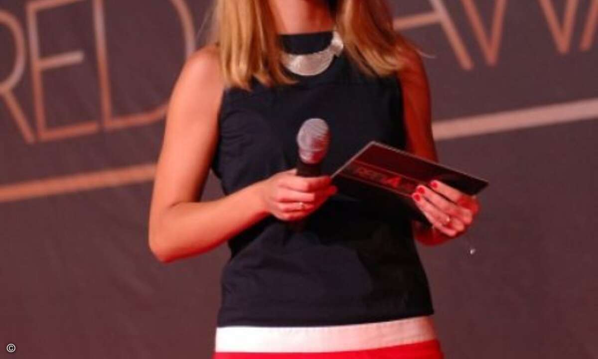 Miriam Lange moderierte die EinsAMobile Red Awards (Bild: EinsAMobile)