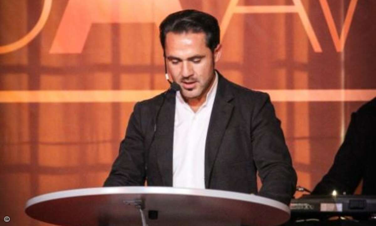 Geschäftsführer Murat Ayhan war der Gastgeber (Bild: EinsAMobile)