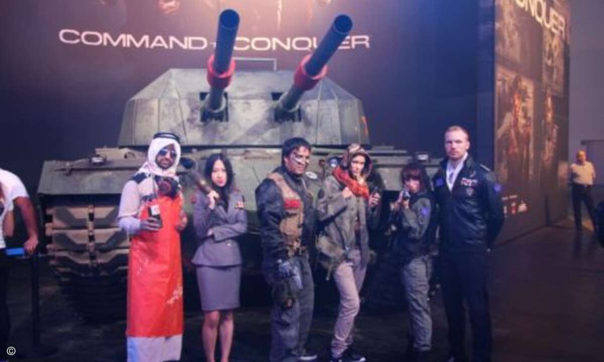 Da lässt sich in den Hallen der Kölner Messe nicht nur ein Panzer samt gut bewaffneter Besatzung finden. (Bild: CRN)