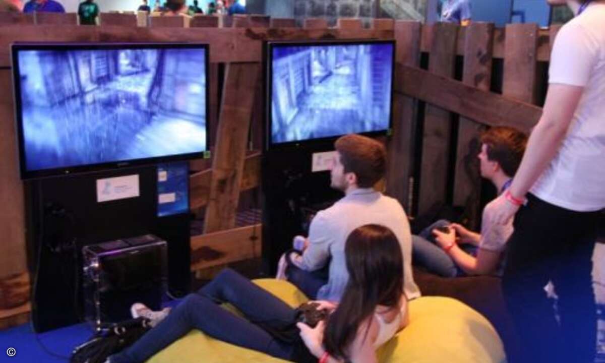 Andere Spiele konnten dagegen in Wohnzimmer-Atmosphäre angezockt werden. (Bild: CRN)