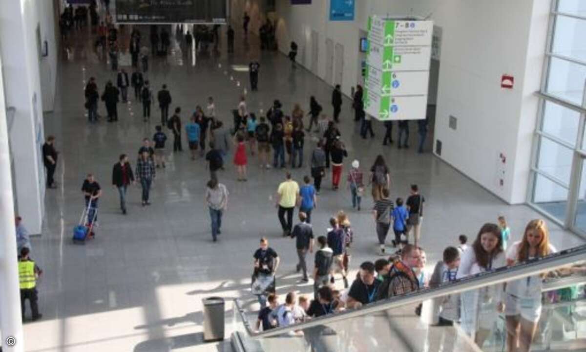 Am Mittwoch standen die Tore der Gamescom nur für Fachbesucher offen. Das Publikum blieb also bis zum Donnerstag überschaubar... (Bild: CRN)