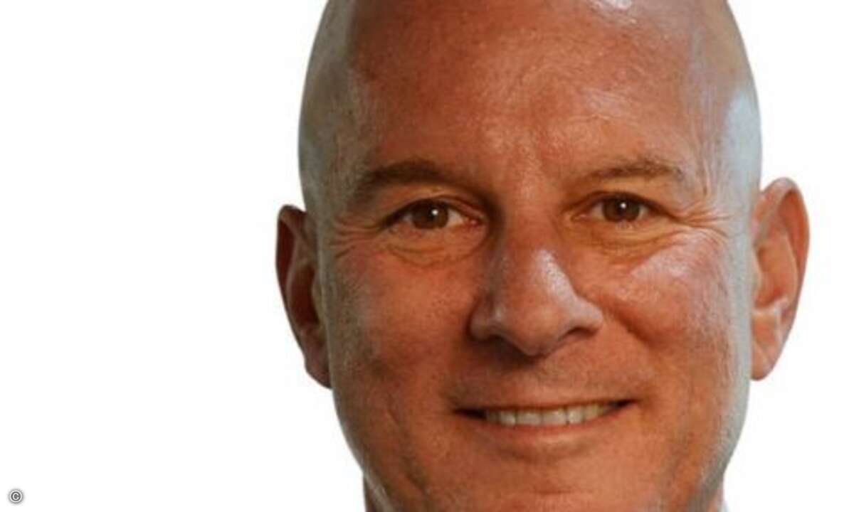 Doch nun zu den weniger bekannten Führungspersönlichkeiten: Bei den großen Halbleiter-Unternehmen zahlt FGPA-Pionier Xilinx seinem CEO am wenigsten. Moshe Gavrielov muss sich mit »nur« 1,77 Mio. Dollar abfinden. Im Forbes-Ranking der Halbleiterbranch