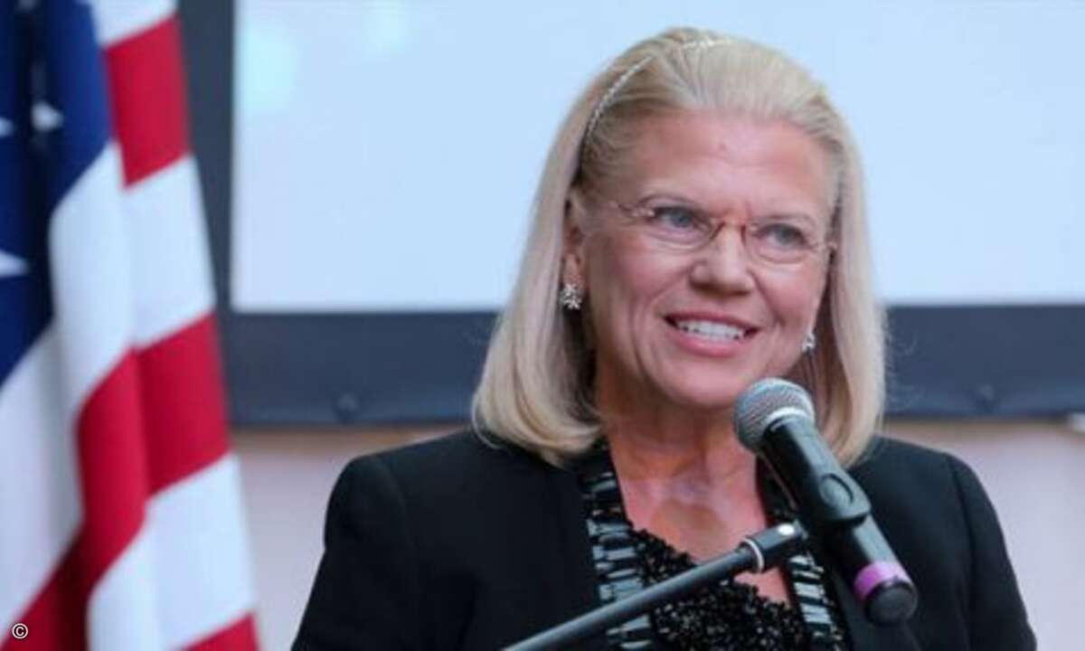 Die erste Frau des Rankings ist Virginia »Ginni« Rometty, die Geschäftsführerin von IBM. Sie leitet die Firma seit Januar 2012 und erhielt 10,88 Millionen Dollar, wobei sich die Angabe teilweise noch auf ihre alte Stelle bezieht. IBM muss in unserem