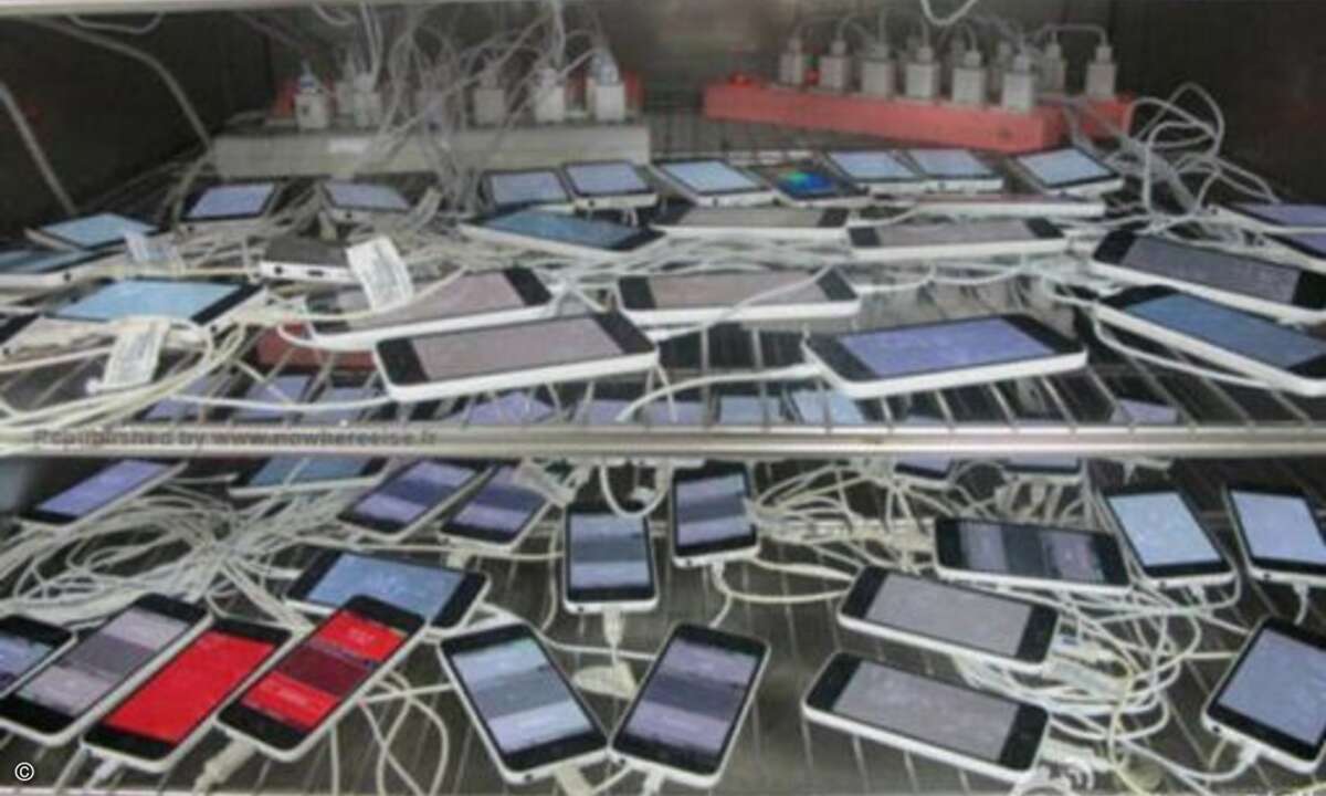 Die französische Seite NWE postete vergangene Woche dieses Foto, das eine Testreihe von iPhone 5C-Modellen zeigen soll. Über die Echtheit des Fotos lässt sich nur spekulieren. (Foto: NowhereElse)