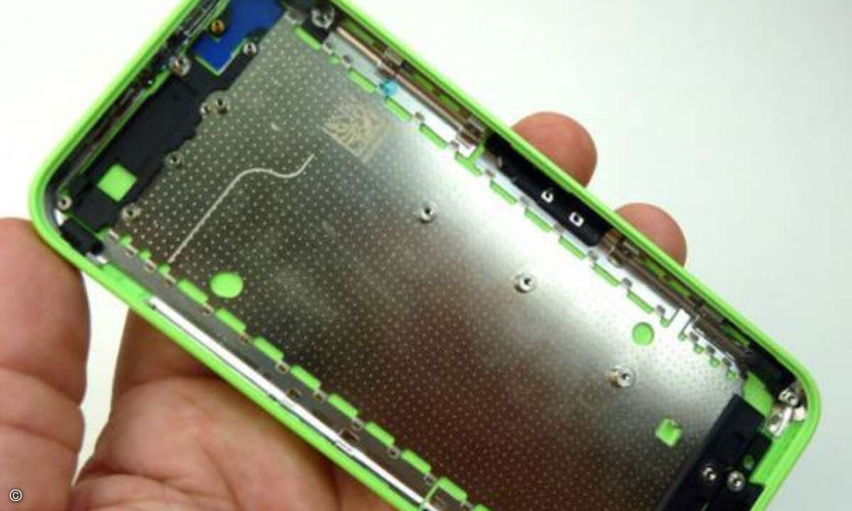 Etwas ungewohnt wirken sie allemal, die ersten Bilder von Apples farbenfrohen Backcovern. Wird der Konzern wirklich von seinem Zwei-Farben-Konzept abweichen? (Foto: Sonny Dickson)