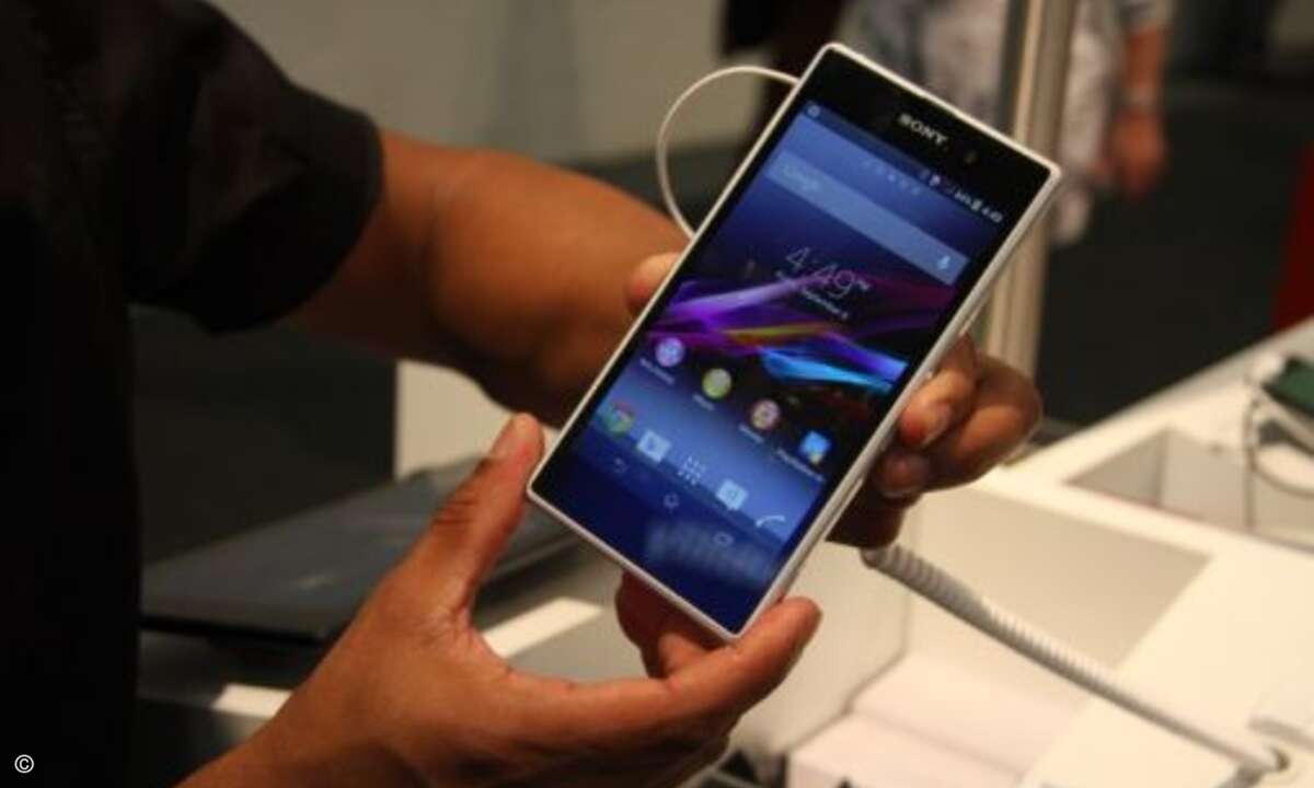 Von Sony kommt das Xperia Z1. Das Smartphone kann mit ins Wasser und bietet einige interessante Foto-Optionen. (Foto: CRN)