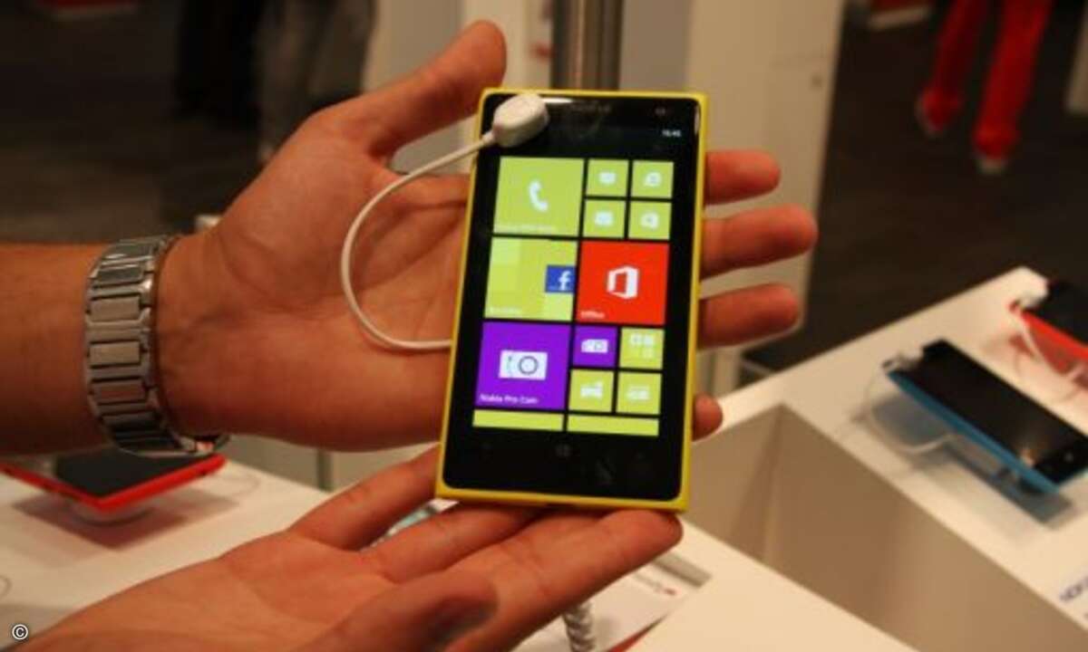 Trotz Übernahme haben es auch die Nokia-Smartphones auf die IFA geschafft. Hier das Lumia 1020 (Foto: CRN)