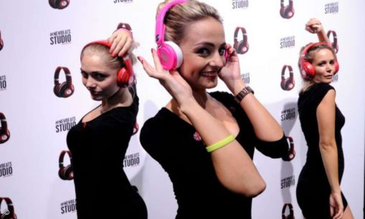 Die Beats-Kopfhörer - von allen Seiten ein Hingucker. (Foto: IFA)