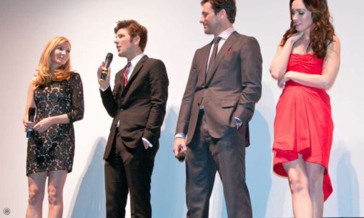 Platz 8: Schauspieler Jon Hamm (2. v.R.), der als einziger Mann zu den Top Ten gehört. Die ehemalige Spitzenreiterin unter den gefährlichsten Web-Promis, Megan Fox (Rechts), kann da nur noch neidisch schauen. (Bild: Wikimedia Commons)