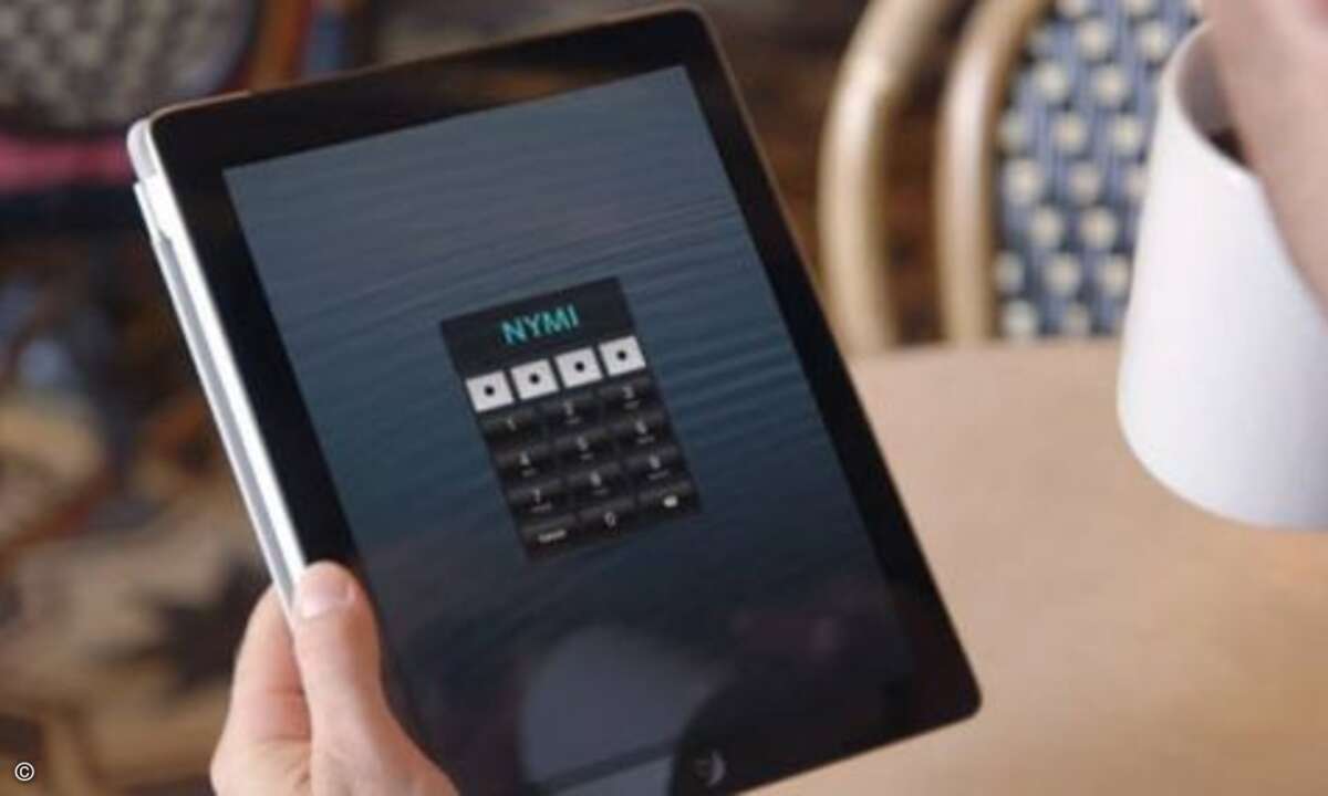 ...muss man mit der gegenüberliegenden Hand das Armband berühren, weil zur Messung zwei Kontaktpunkte erforderlich sind. Zwar liefert das Armband keine medizinisch verwertbaren Daten, doch für die Identifizierung reicht das Signal allemal. Schon 2014