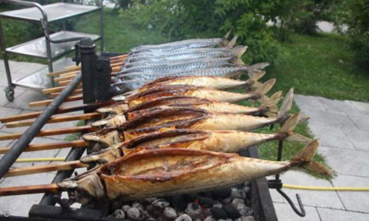 Der Steckerlfisch sieht nicht nur lecker aus... (Bild: CRN)