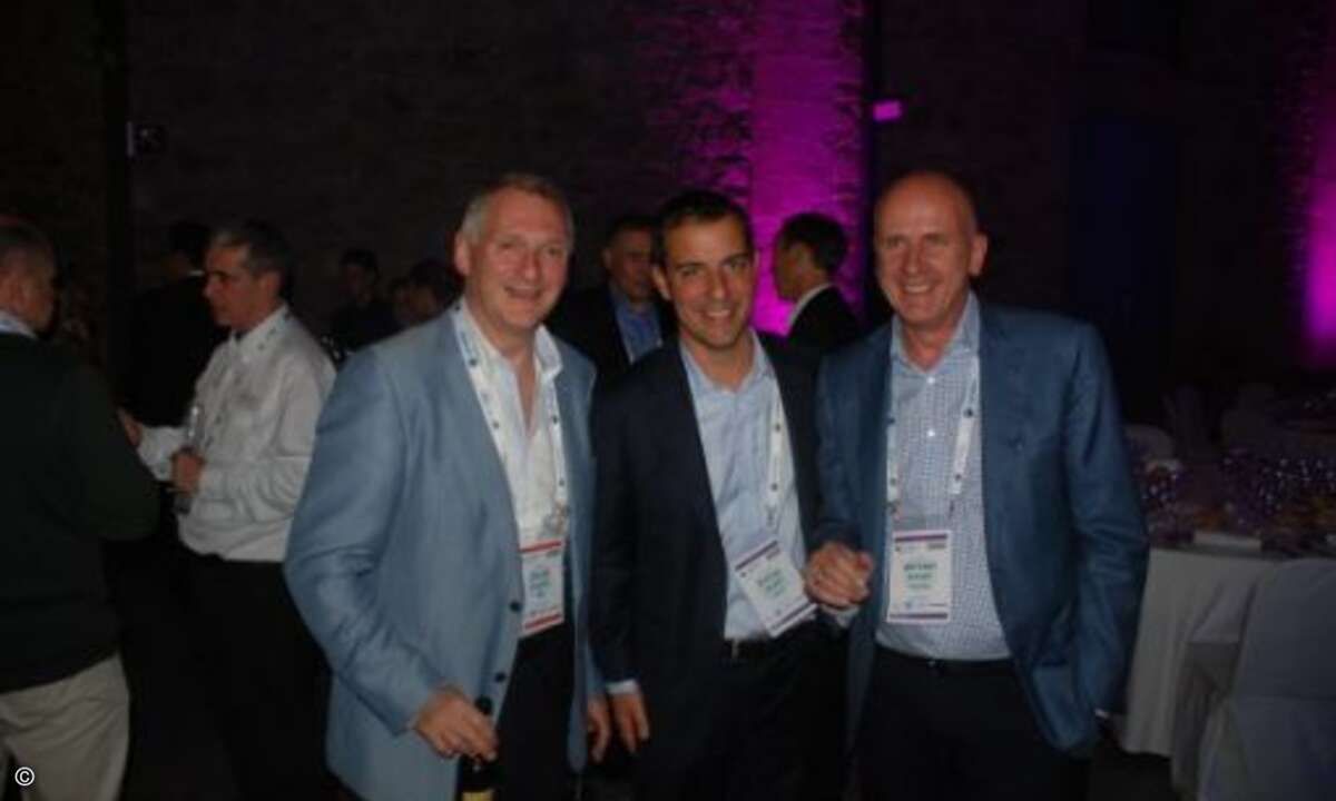 David Cornick (IBM) mit Avnet-Chef Roman Rudolf und TD-Chef Michael Dressen (Bild: CRN)