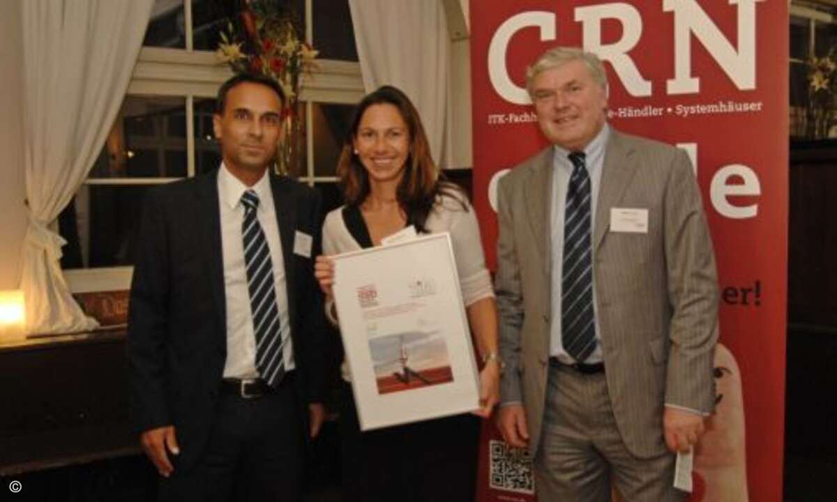 Bijan Taleghani und Stefanie Blank von TIM mit Martin Fryba (rechts) (Bild: CRN)