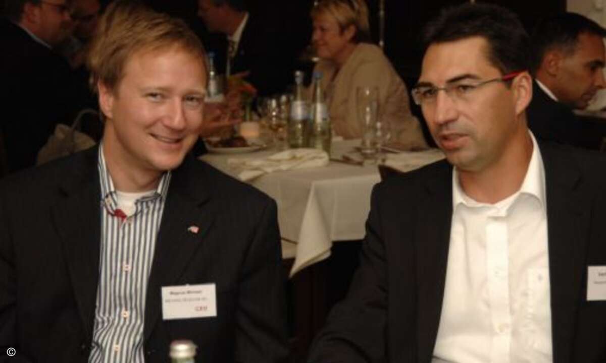 Magnus Michael von Michael Telecom und Steffen Buck (Deutsche Messe AG, rechts)(Bild: CRN)