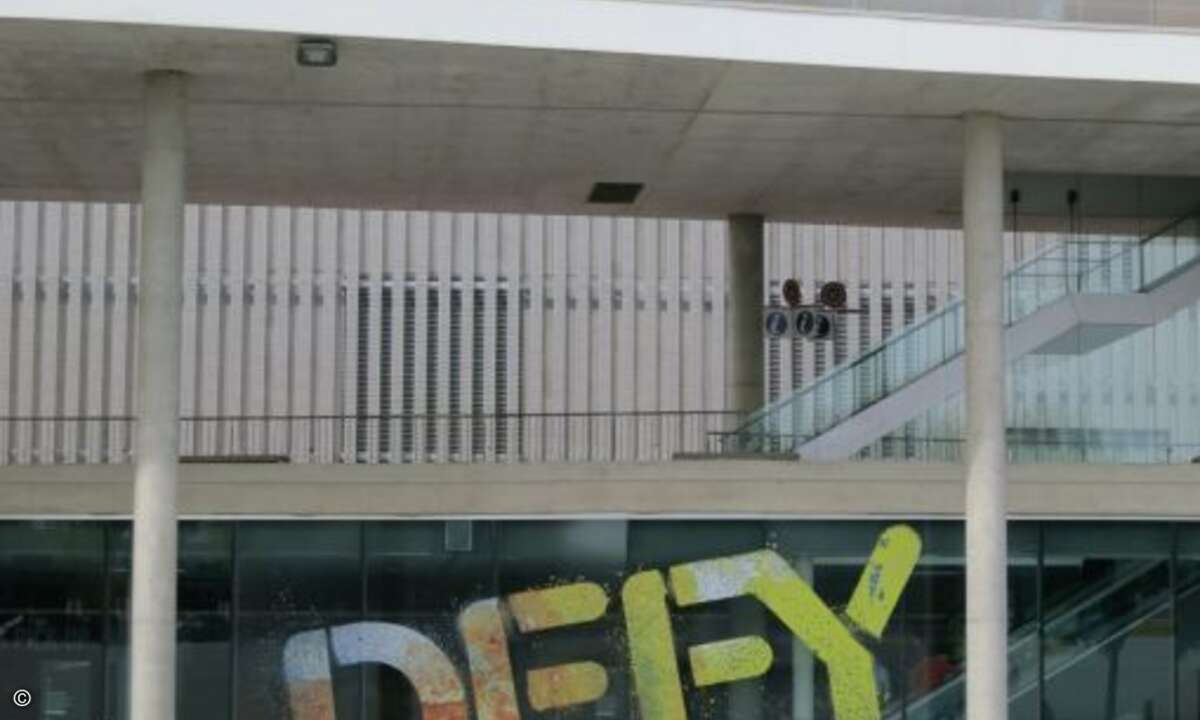 Motto der Konferenz draußen (Foto: CRN)