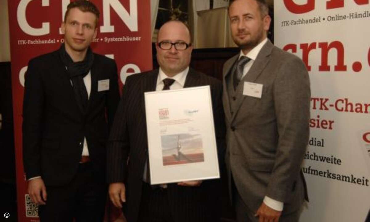 Platz 12: Allnet (Note 2,03)
CRN-Redakteur Stefan Adelmann (links) mit Stefan Heimberger und Franjo Vukoja von Allnet (Bild: CRN)