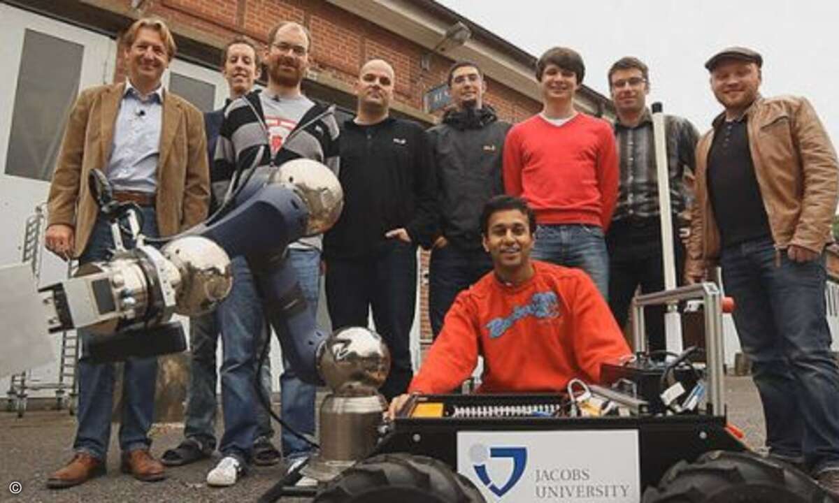 Das Team der Jacobs University Bremen hat bereits Erfahrung in der Entwicklung von autonomen Robotern für unwegsames Gelände. Den Rober mit Roboterarm haben sie auf... (Bild: Deutsches Zentrum für Luft- und Raumfahrt, DLR)