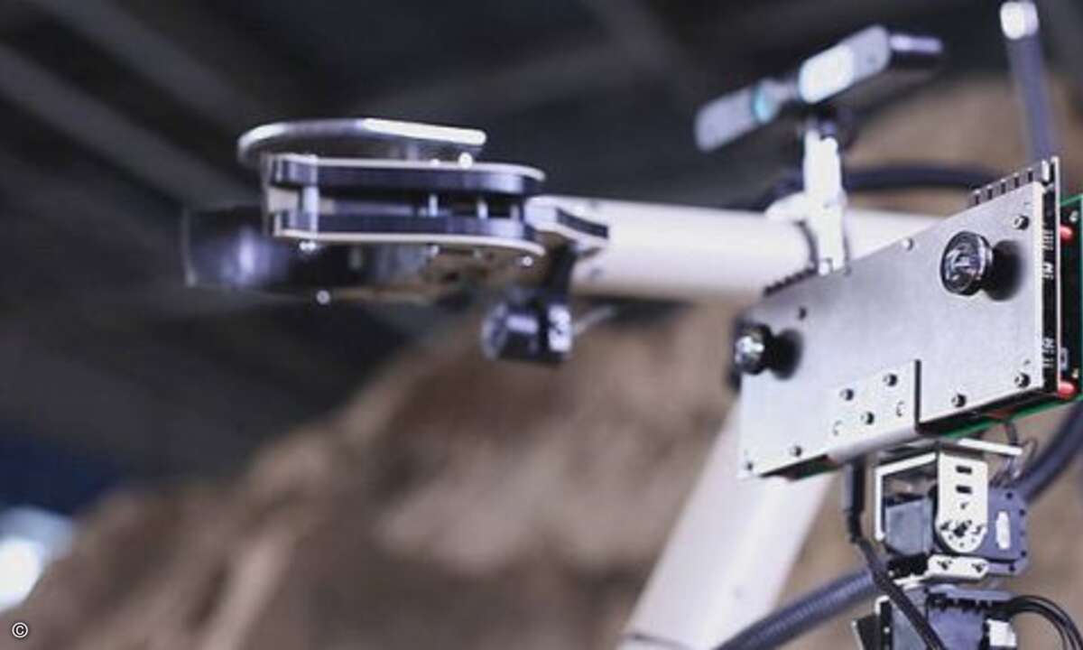 Roboter Steve ist der Roboter des Instituts für Theoretische Informatik. Er orientiert sich u.a. mit Hilfe von Kameras und... (Bild: Deutsches Zentrum für Luft- und Raumfahrt, DLR)
