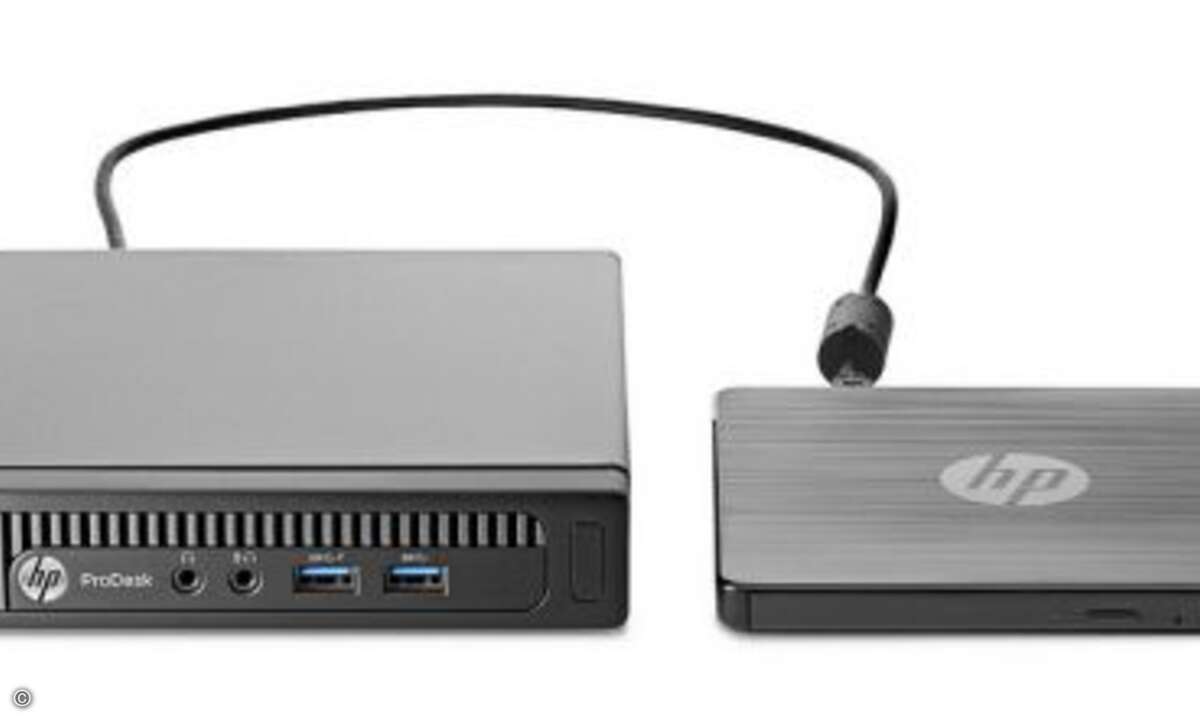 Ähnlich platzsparend ist der »HP ProDesk 600 G1 DM«, der sich dank VESA-Montagemöglichkeiten in jede Arbeitsumgebung integrieren lassen sollen. Zusätzlich bietet der Rechner Anschlussoptionen für bis zu drei Bildschirme. (Foto: HP)