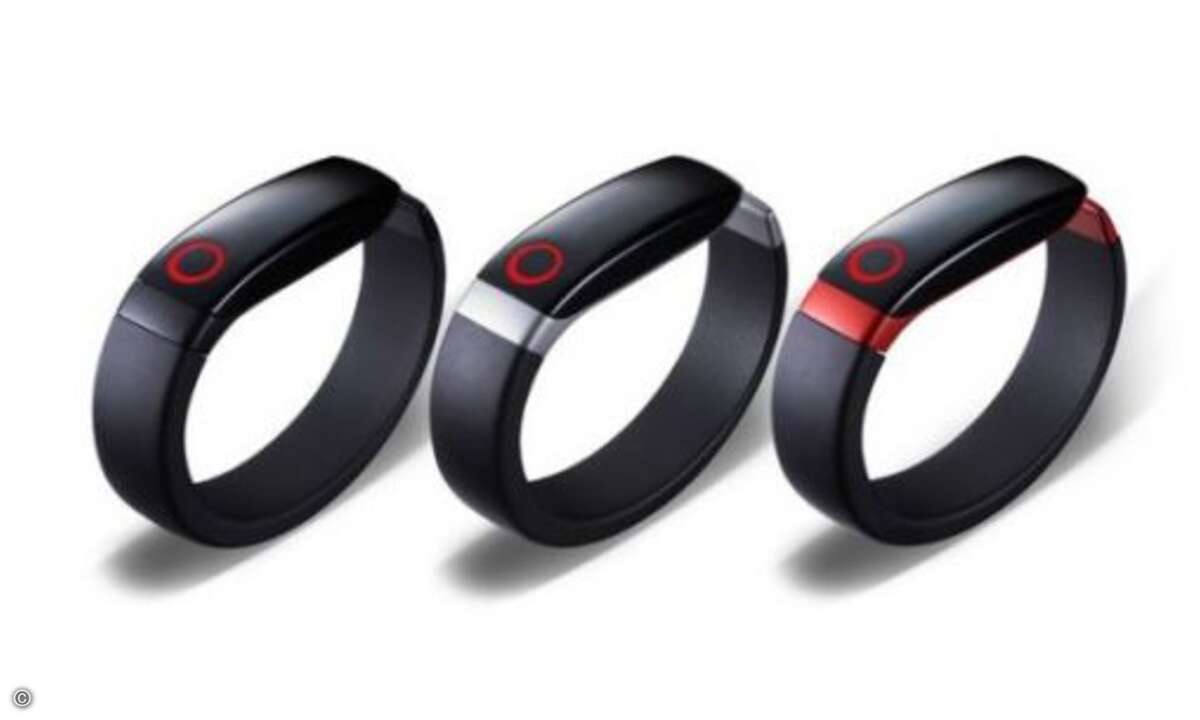 LGs Fitness-Armband Lifeband Touch kommt mit integriertem OLED-Display. (Foto: LG)