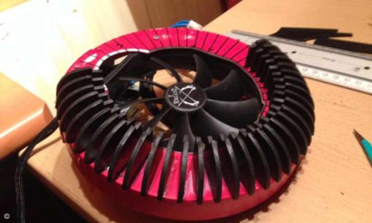 Selbst Details wie die Kühlrippen-Standfüße hat der Modder geschickt nachgebaut. (Bild: sascha288)