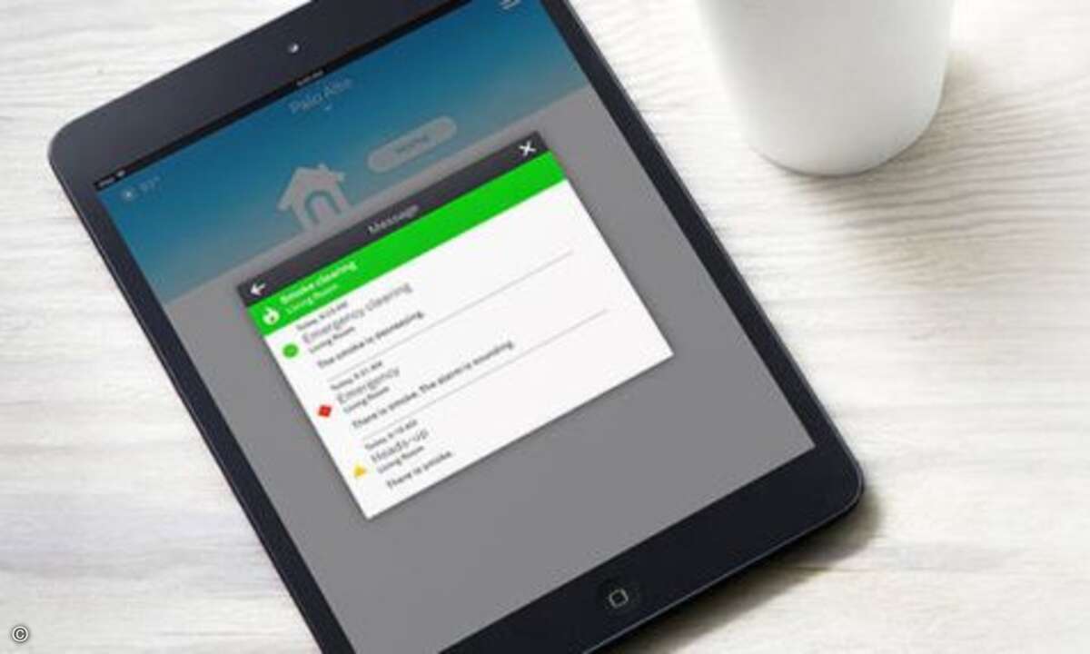 …auf den verbundenen Mobilgeräten und informiert über mögliche Störungen in der eigenen Wohnung. Man erfährt, in welchem Raum ein Problem auftritt und wie stark der Rauch ist. Zu diesem Zweck ist Protect mit Sensorik vollgestopft: Ein photoelektrisch