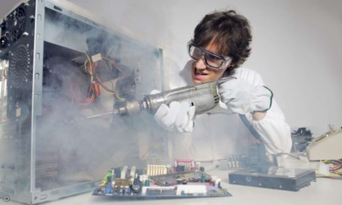 PLATZ 6: Selbst ist der Mann. Lustiger Anruf von einem Hobby Bastler: dieser hatte bereits den Schreib-Lese-Kopf und die Magnetscheiben ausgebaut und wollte wissen, wie er denn nun fortfahren soll, um an seine Daten zu gelangen. Erwartungsgemäß verfü